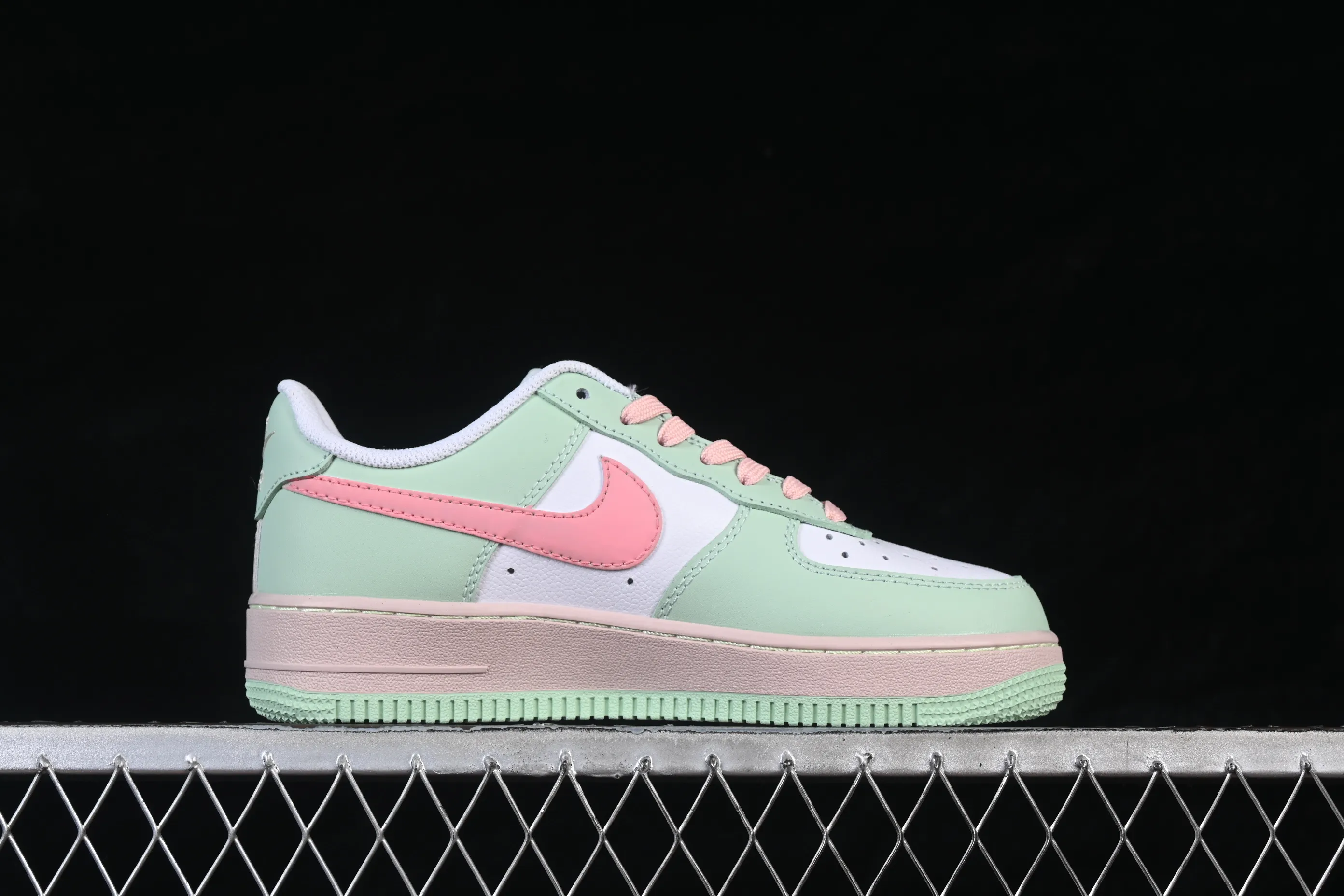 All categories Nk Air Force 1 Air Force series Nk Air Force 1 Low Air Force low top Nike Air Force 1'07 Low "Mint & Pink Sweetheart" Hand-painted graffiti Green and pink sweetheart Air Force 1 low-top casual sneakers DB3301-909